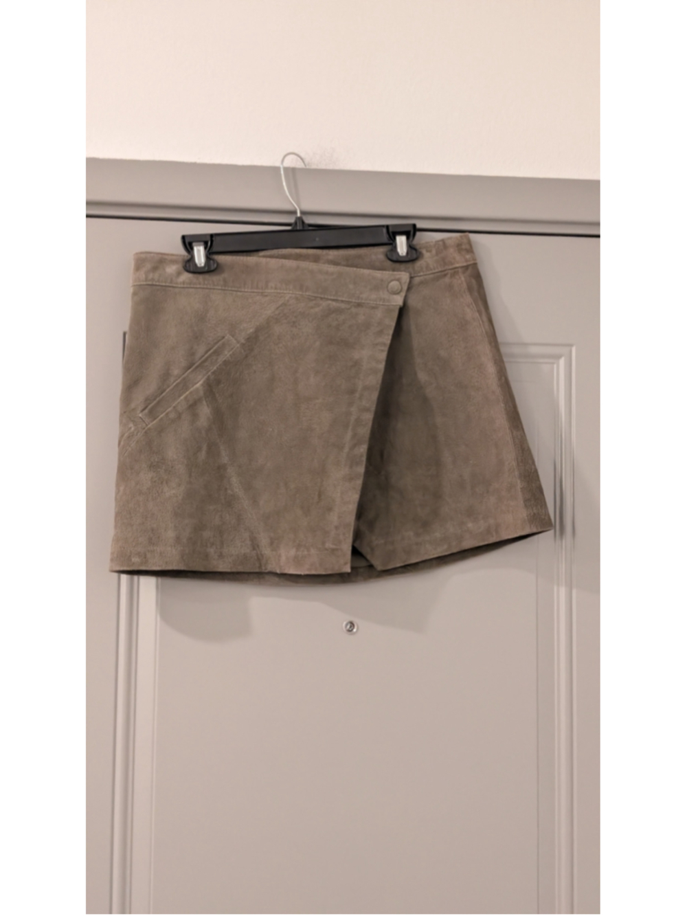 Women's BlankNYC Suede Wrap Mini Skirt Taupe Size 31 - Picture 1 of 10